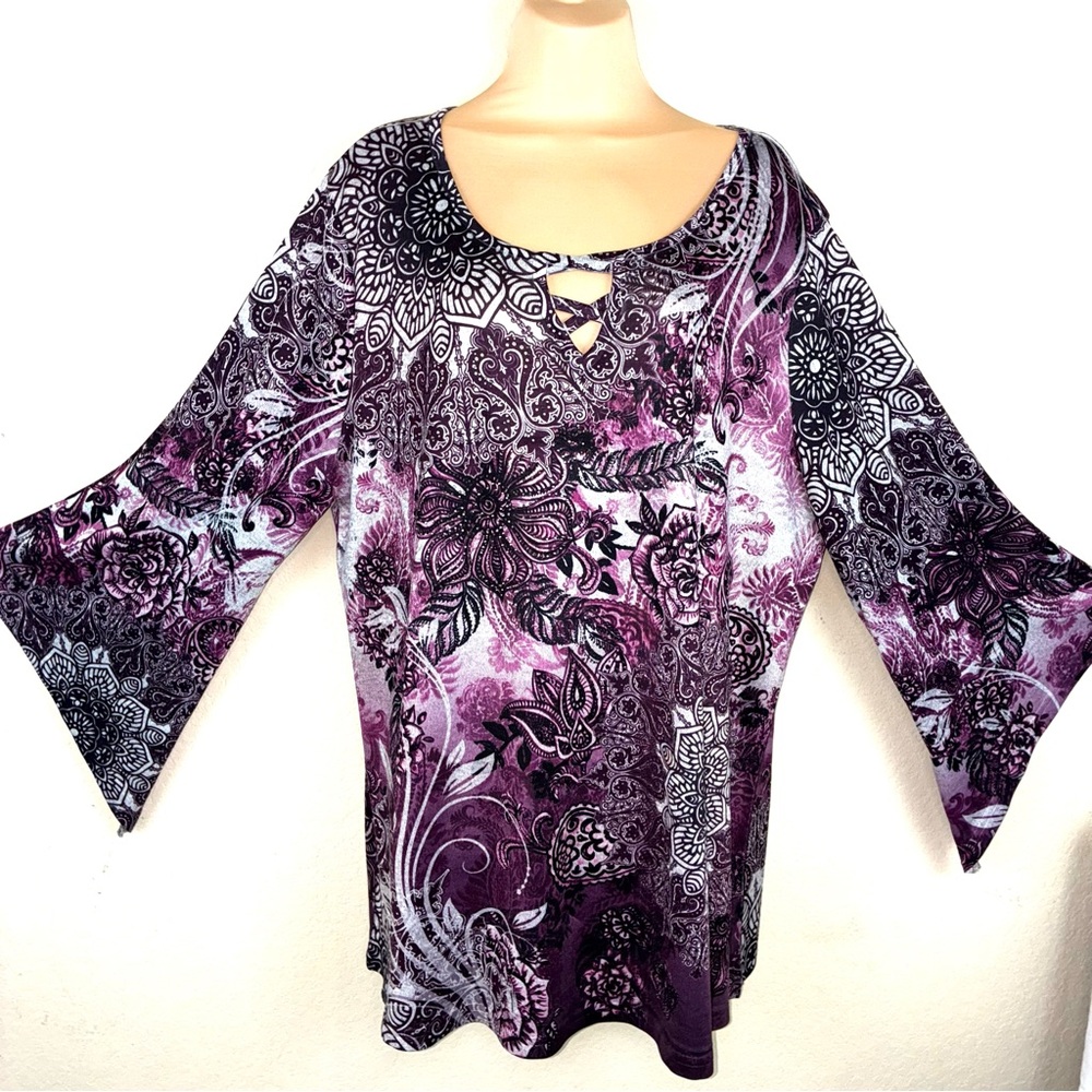🔥🔥 Soleillee Plus Size: 3X Elegant Purple Floral Tunic with Bell Sleeves